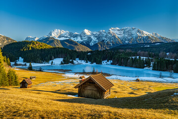 Nachmittagsstimmung am leicht verschneiten Geroldsee