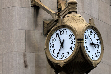 cincinnati downtown old street clock