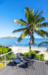 Fiji Resort Coconut palm vert dining deck