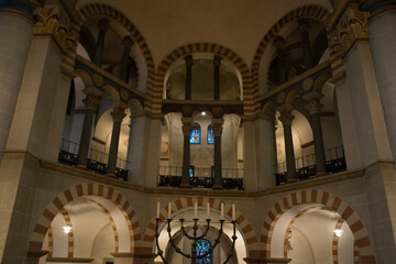 Teilansicht der M&uuml;nsterkirche in Essen von innen