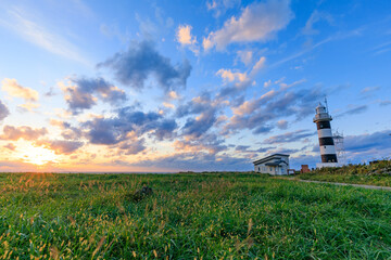 夕日と秋の入道埼灯台　秋田県男鹿市　Sunset and Nyudozaki Lighthouse in autumn. Akita Pref, Oga City.