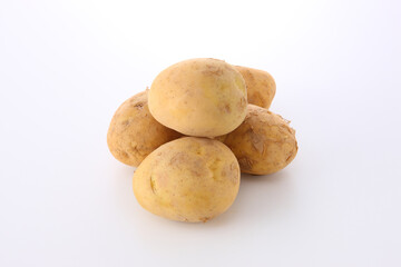 5個の新じゃがいも　白バック