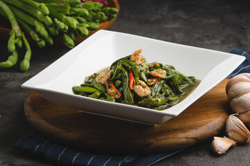 Delicious Stir-fried Asparagus with Shrimp and Garlic.