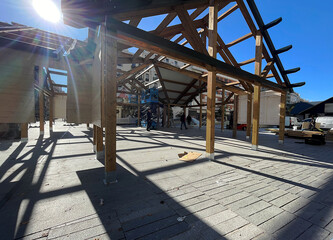 Fototapeta premium Montaje de madera en estructura de instalación de obra 