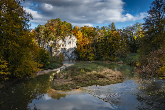Herbststimmung im oberen Donautal: Amalienfelsen im f&uuml;rstlichen Park Inzigkofen
