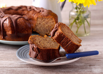 Banana ring cake with chocolate
