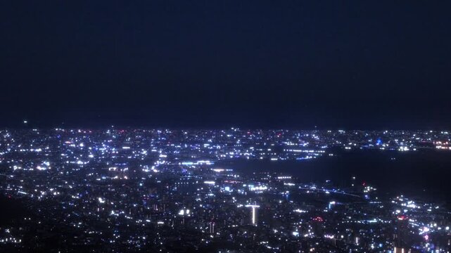 摩耶山から見下ろす神戸市街と大阪方面の夜景　パン　強めグロー