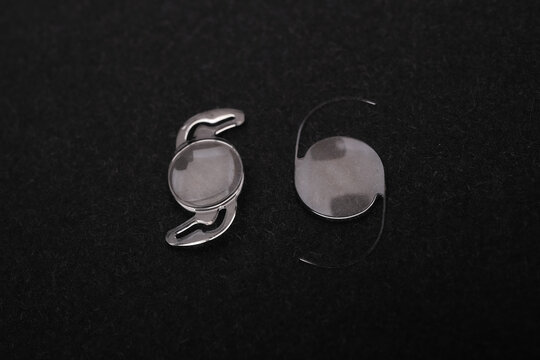 Comparative Macro View of Modern Intraocular Lenses (IOLs): Flexible Foldable Phaco Implant alongside a Conventional PMMA Non-Foldable Lens for Cataract Sur