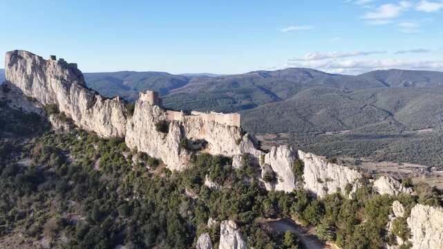 Ch&acirc;teau de Peyrepertuse dans l'Aude en France	