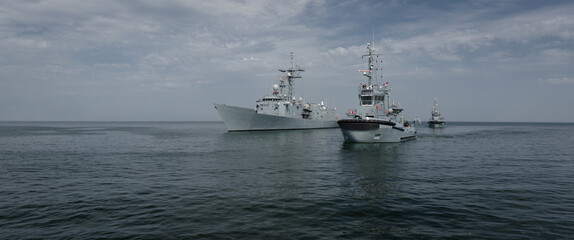 GUIDED MISSILE FRIGATE AND TUGS - Polish Navy ships on the Baltic Sea
