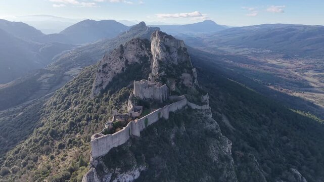 Ch&acirc;teau de Peyrepertuse dans l'Aude en France	