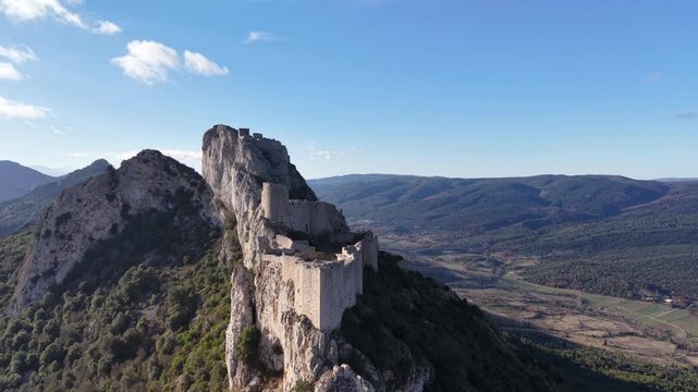 Ch&acirc;teau de Peyrepertuse dans l'Aude en France	