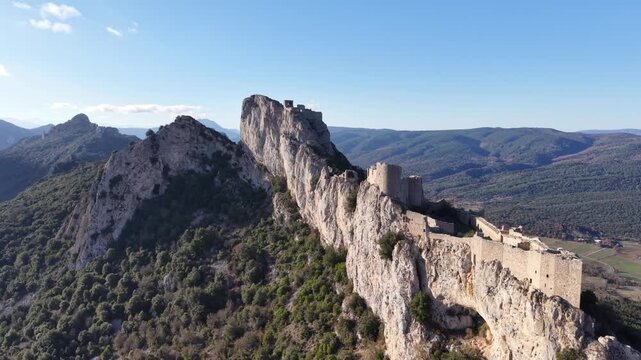 Ch&acirc;teau de Peyrepertuse dans l'Aude en France	