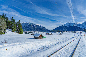 Winterliche Bahnstrecke zwischen Klais und Mittenwald