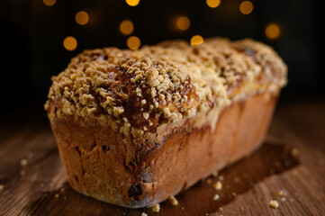 Rised yeast cookies with raisins and crumble