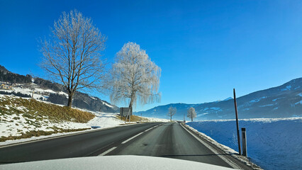 winterliche Stra&szlig;e 