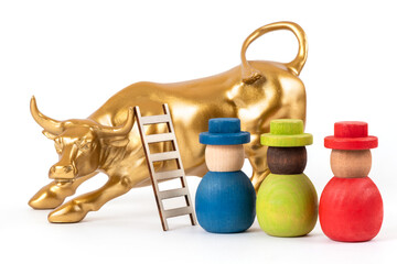 A queue of symbolic wooden people at the golden bull