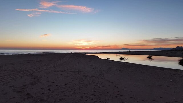 Precioso amanecer en la mediterr&aacute;nea playa de Xeraco (Valencia) a vista de p&aacute;jaro. 