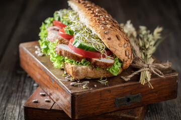 Delicious and spicy sandwich made of vegetables and chichen.