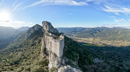 Château de Peyrepertuse dans l'Aude en France	