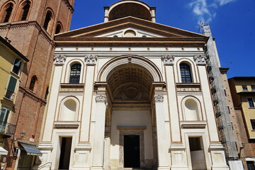 Obraz premium Facade of the Co-Cathedral Basilica of Saint Andrew the Apostle in Mantua, Italy