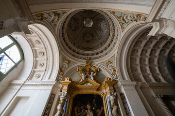Cattedrale di San Pietro interior dome and altar - Mantua, Italy © demerzel21