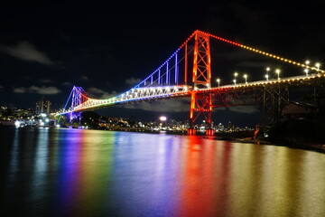 Fototapeta premium Ponte Hercílio Luz Iluminada Noite Florianópolis SC
