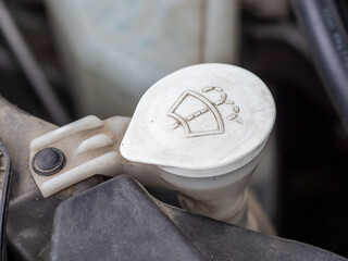 Car windshield washer fluid tank. The best windshield and headlight washer fluid. Car maintenance in winter conditions