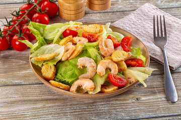 Caesar salad with prawn and romano