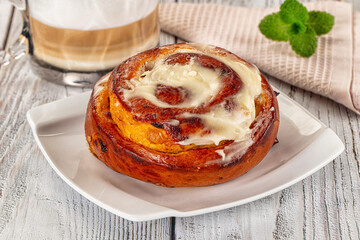 Glazed cinnabon swirl with icing
