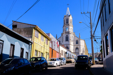 Fototapeta premium street view of valpairaso city, chile