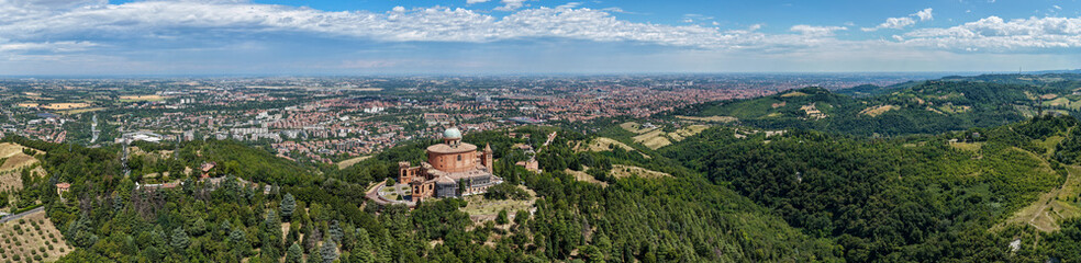 Obraz premium Sanctuary of Our Lady of San Luca and Bologna Skyline - Bologna, Italy
