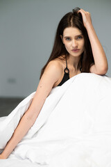 Naklejka premium Natural emotional portrait of young woman model with expressive face, authentic beauty, lifestyle mood, clean skin, real emotions, modern female portrait photography in studio