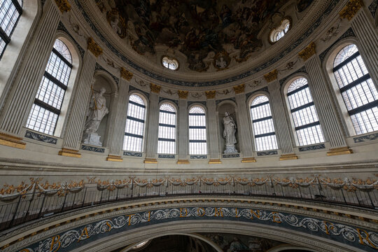 Interior dome and clerestory of Basilica di Sant&iacute;Andrea - Mantua, Italy