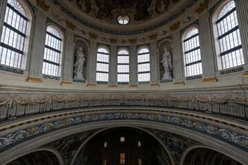 Interior dome gallery, Basilica di Sant’Andrea - Mantua, Italy © demerzel21