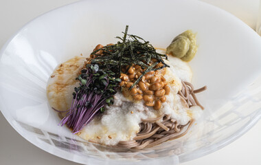 納豆とろろのネバネバぶっかけ蕎麦