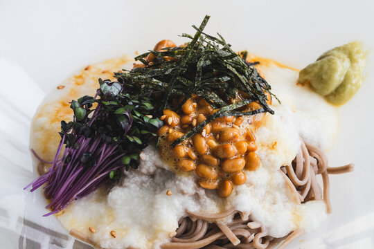 納豆とろろのネバネバぶっかけ蕎麦