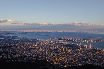 摩耶山から見下ろす神戸市街と大阪方面の夕景