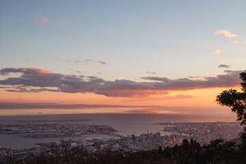 摩耶山から見下ろす神戸市街と大阪方面の夕景