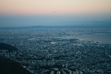 Obraz premium 摩耶山から見下ろす神戸市街と大阪方面の夕景