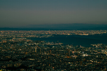 摩耶山から見下ろす神戸市街と大阪方面の夜景