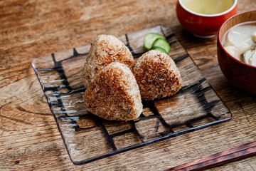 直火で焼いたコゲが香ばしい焼きおにぎり