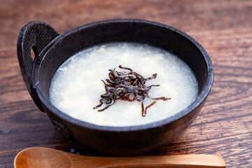 塩昆布トッピングのたまごのお粥
