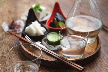 生酒の冷酒セット　漬物と冷奴の和風おつまみ