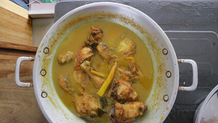 Chicken Drumsticks in Yellow Curry Sauce