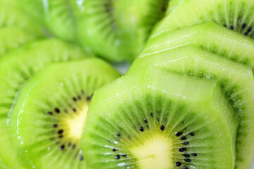 カットしたキウイフルーツ