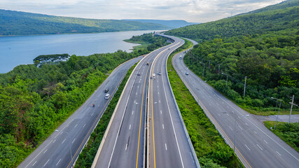 Expressways, motorways, highways, elevated roads, routes passing through mountains and bodies of water or dams offer beautiful scenery.