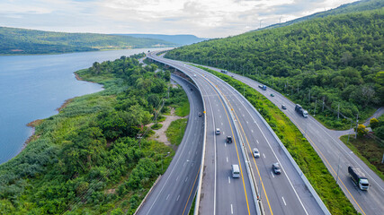 Expressways, motorways, highways, elevated roads, routes passing through mountains and bodies of water or dams offer beautiful scenery.