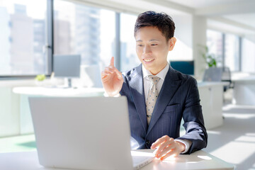 意見するビジネス男性