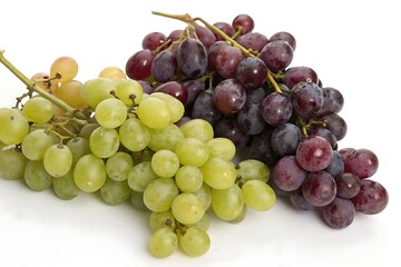 Fototapeta premium Bunch of grapes with a bunch of green grapes and a bunch of purple grapes